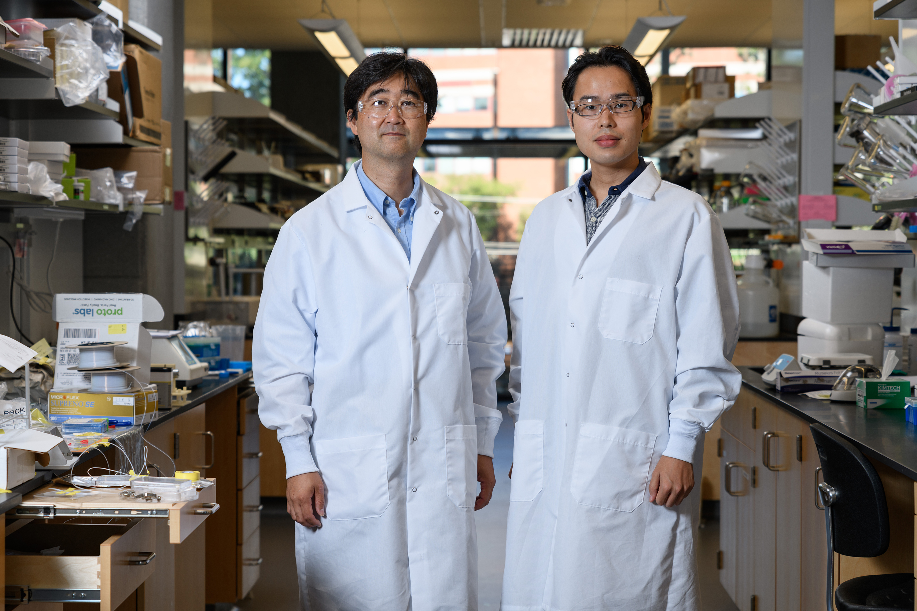 Principal investigator Shuichi Takayama and first author Taisuke Kojima in Takayama's lab at Georgia Tech. Credit: Georgia Tech / Rob Felt